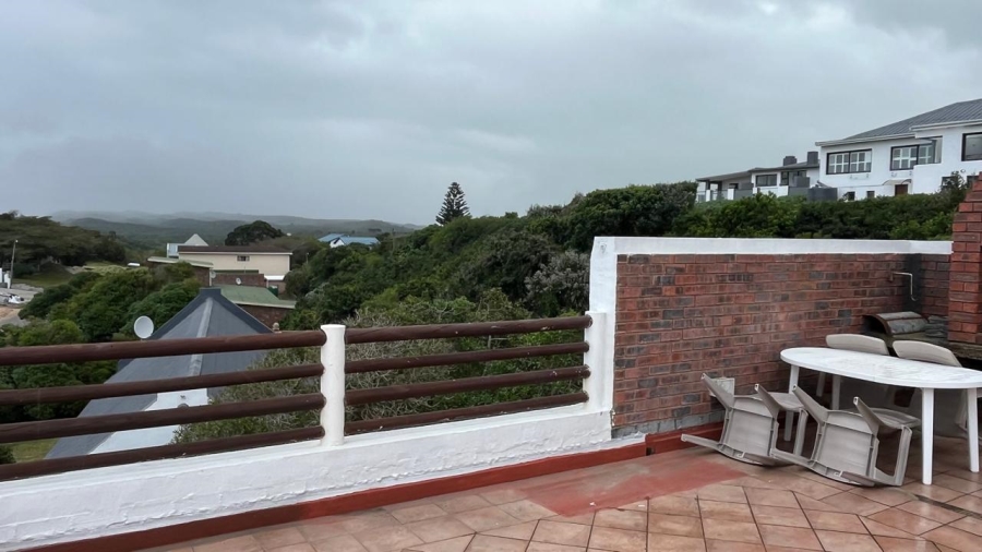 6 Bedroom Property for Sale in Oyster Bay Eastern Cape